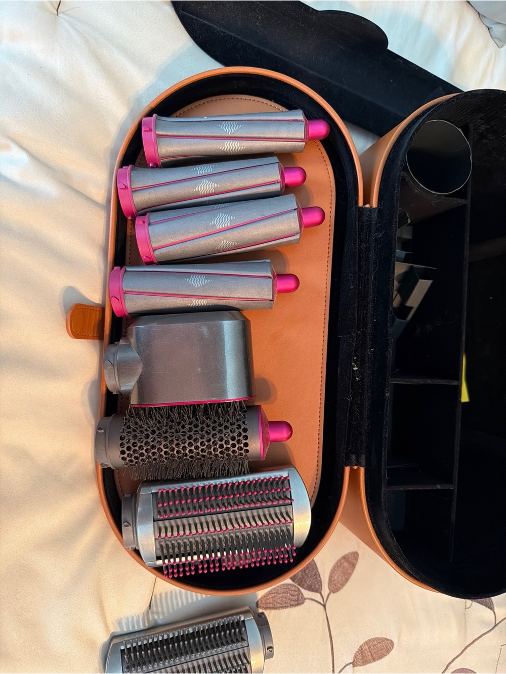 Authentic Dyson air wrap complete attachment set & presentation vas ( no machine